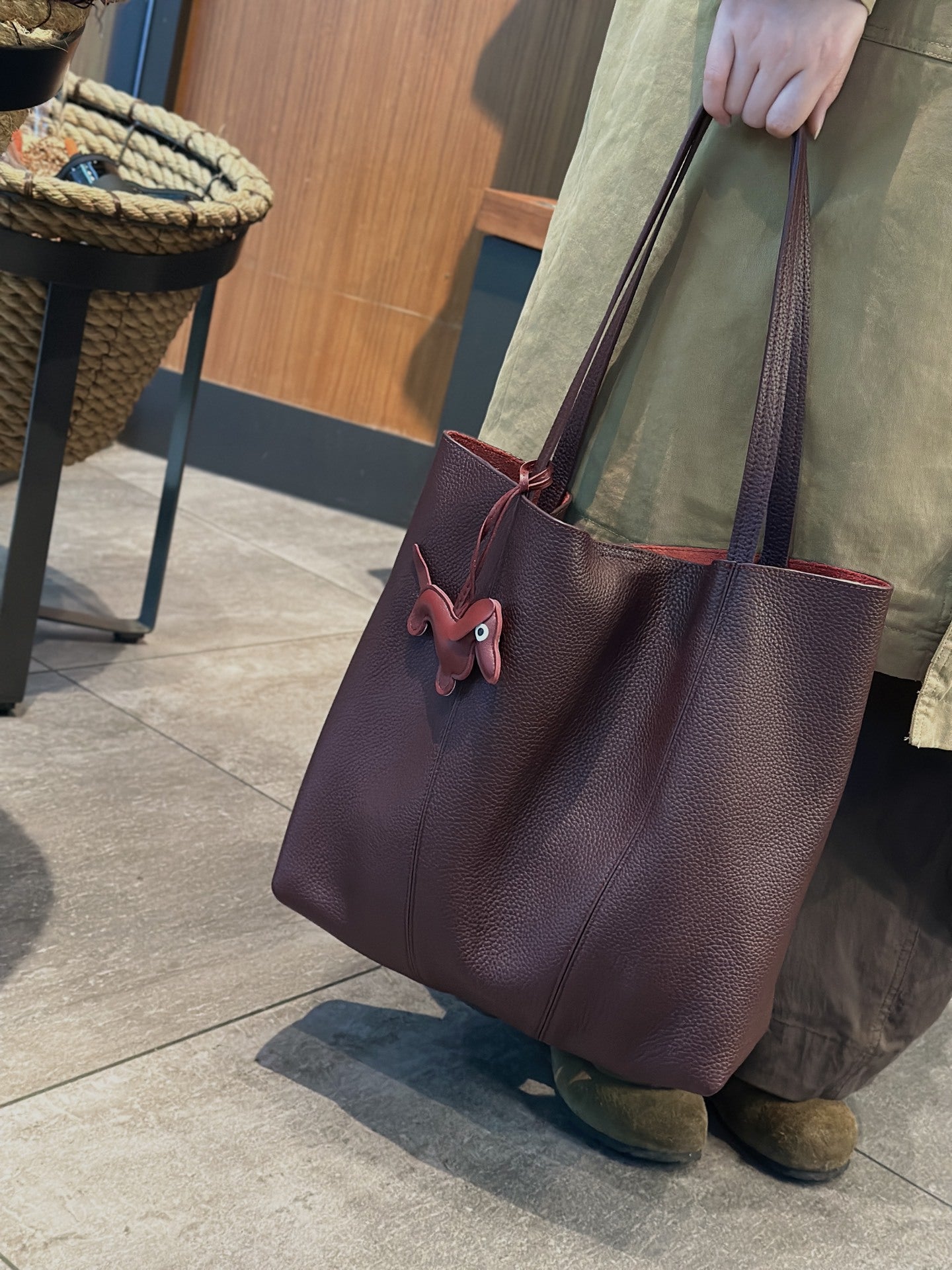 Top-grain Leather Tote Bag, High-end Feel, Large Capacity, Perfect For Commuting And Shopping, Casual And Minimalistic,